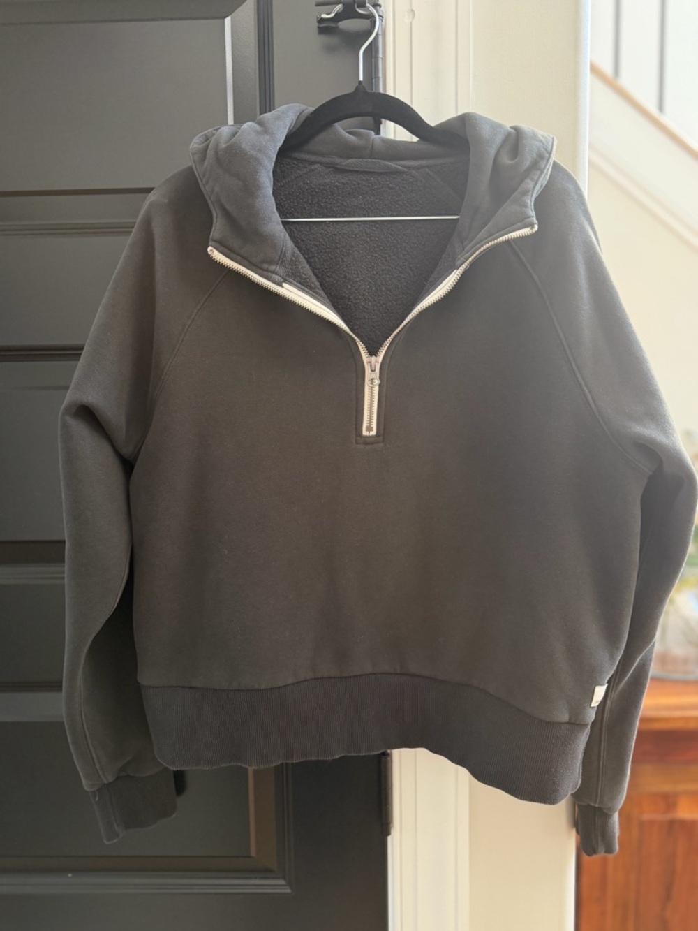 VUORI pullover sweatshirt